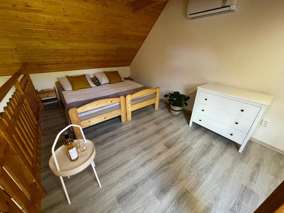 Vinny Sklep U Mna Mutěnice Buitenkant foto